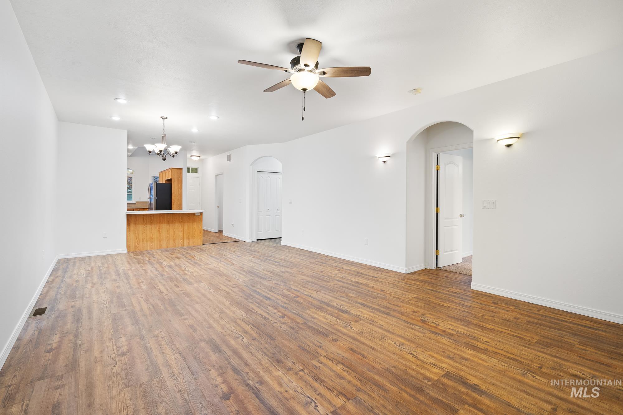 1631 W Lonesome Dove