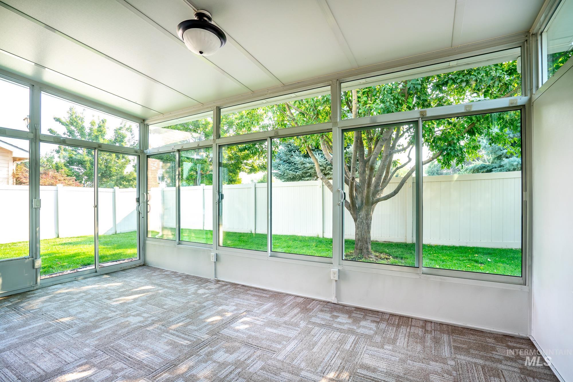 1631 W Lonesome Dove