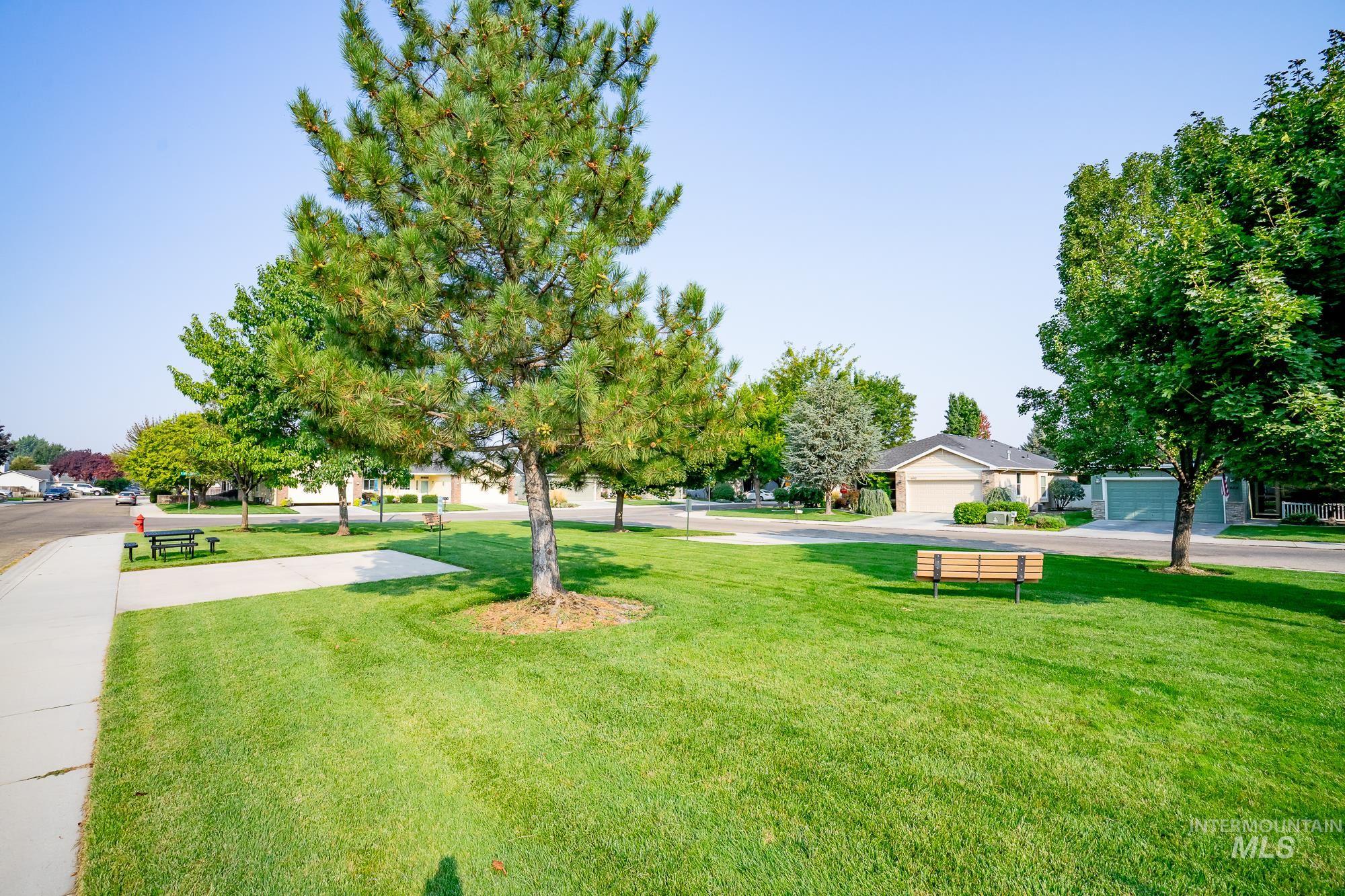 1631 W Lonesome Dove