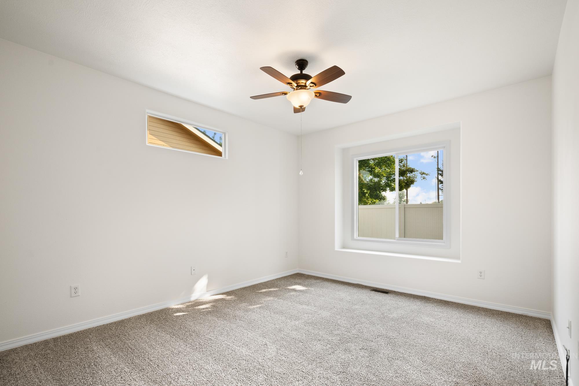 1631 W Lonesome Dove