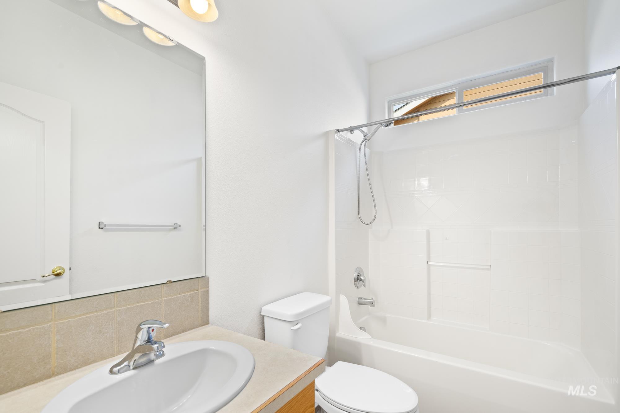 1631 W Lonesome Dove