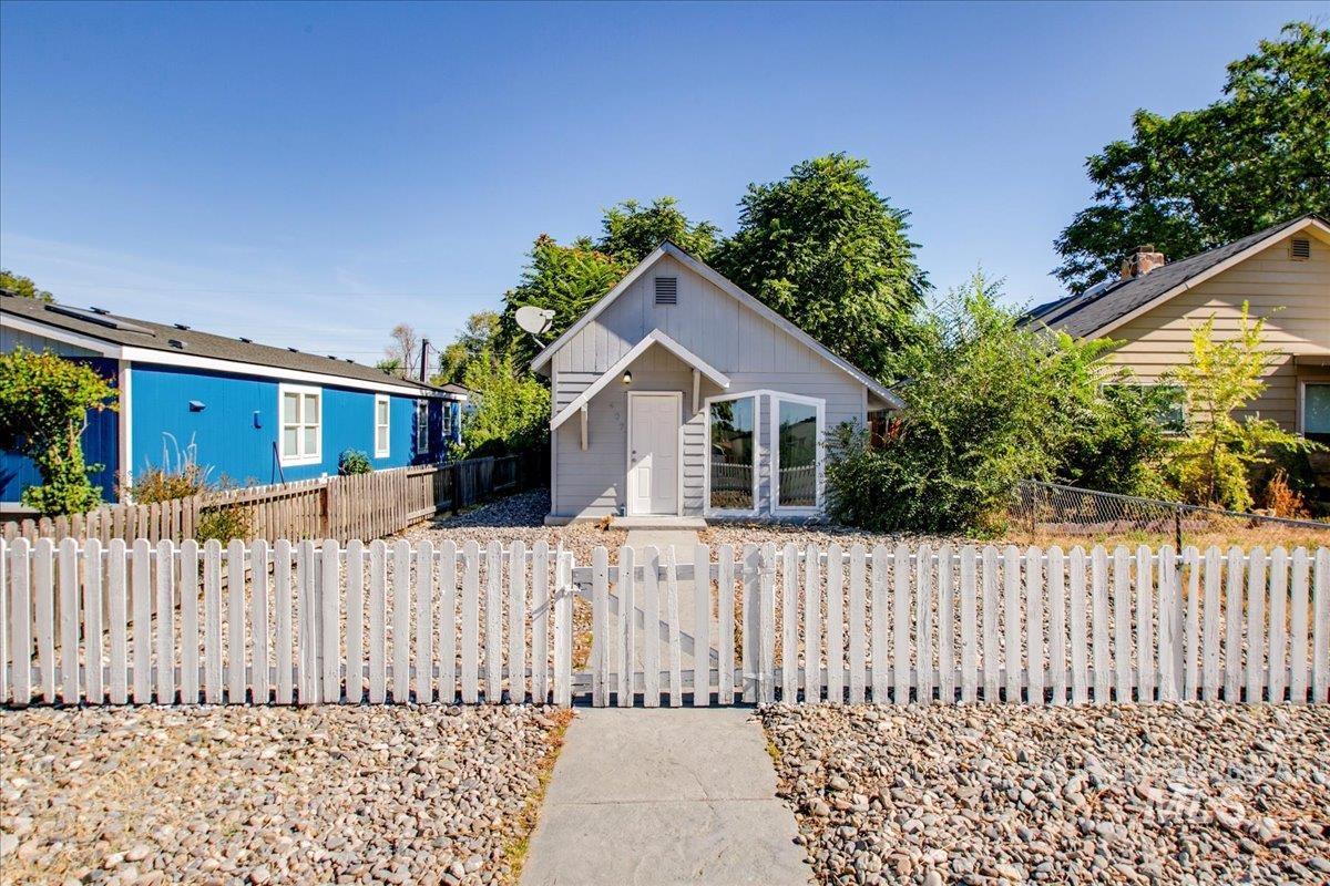 407 E Elgin St