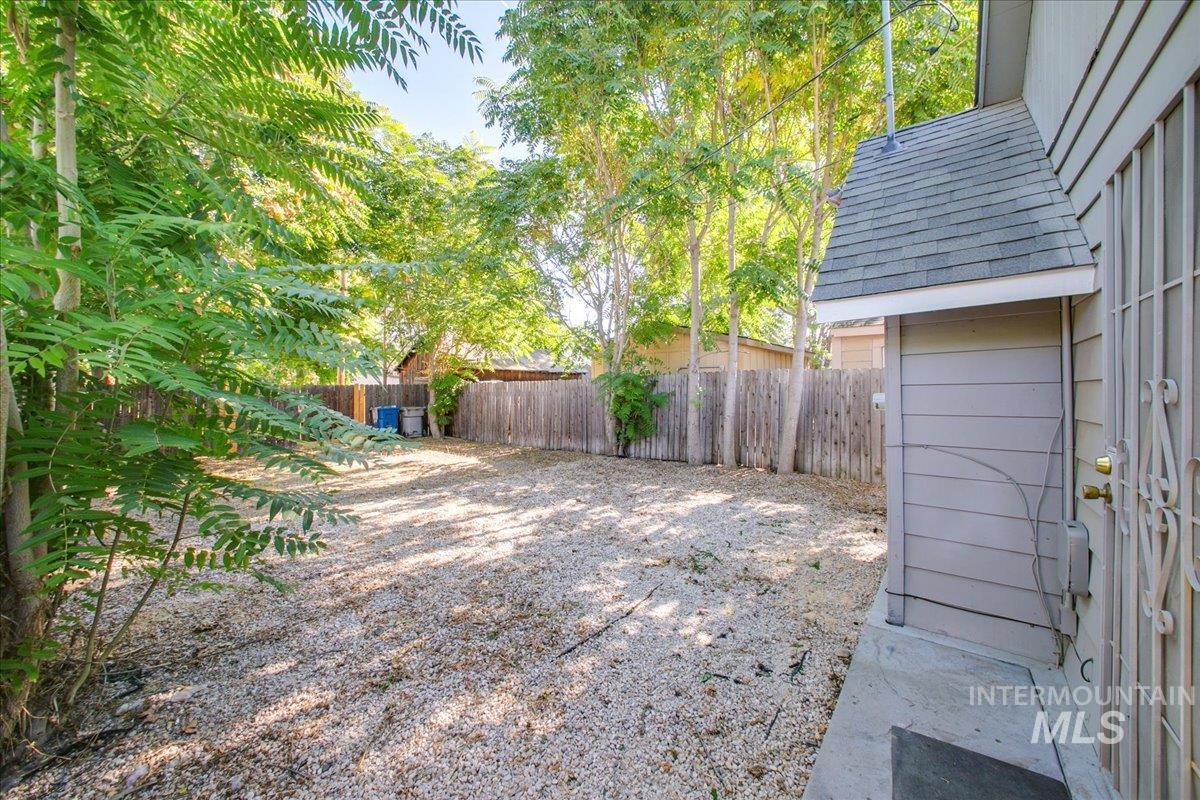 407 E Elgin St