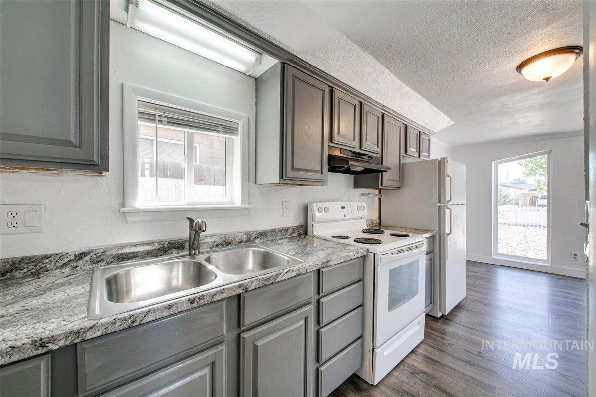 407 E Elgin St