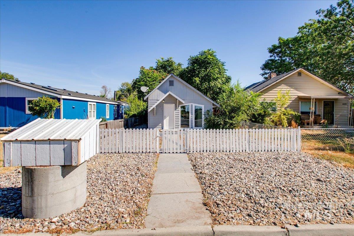407 E Elgin St
