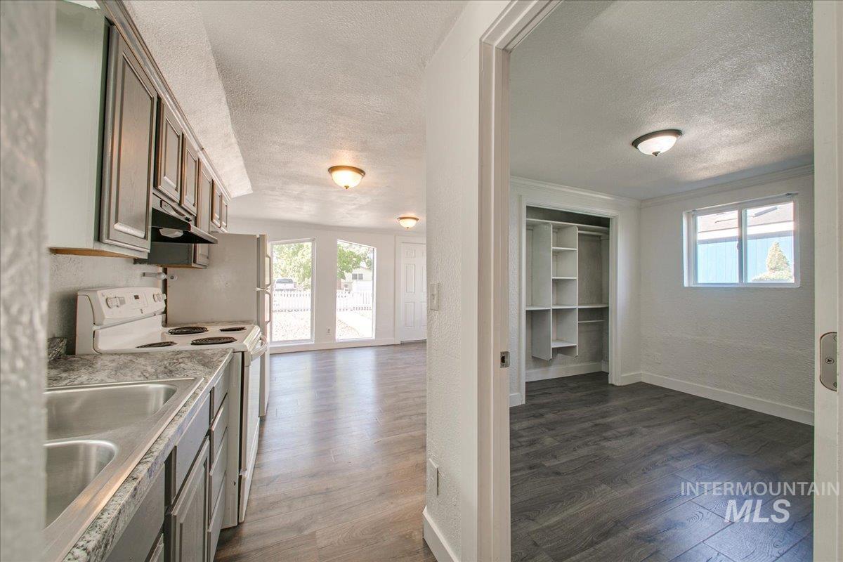407 E Elgin St