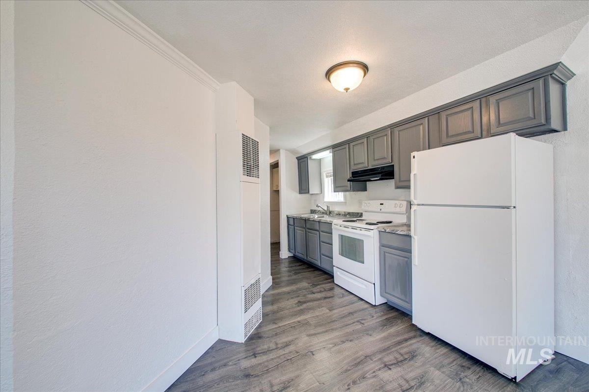 407 E Elgin St