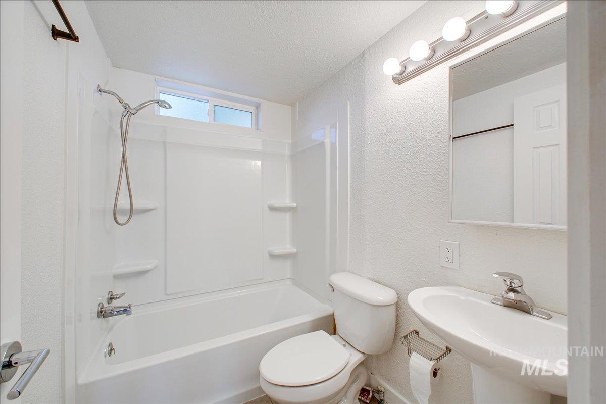 407 E Elgin St
