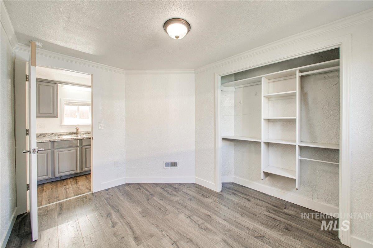 407 E Elgin St