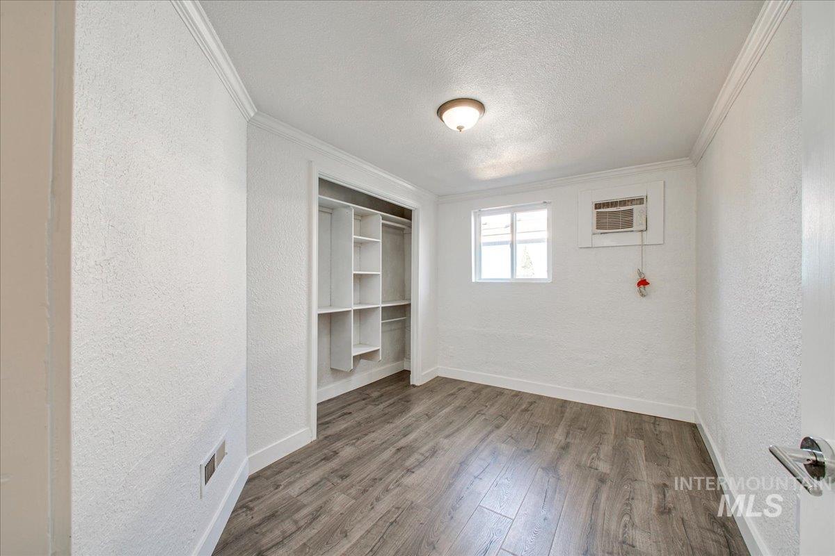 407 E Elgin St