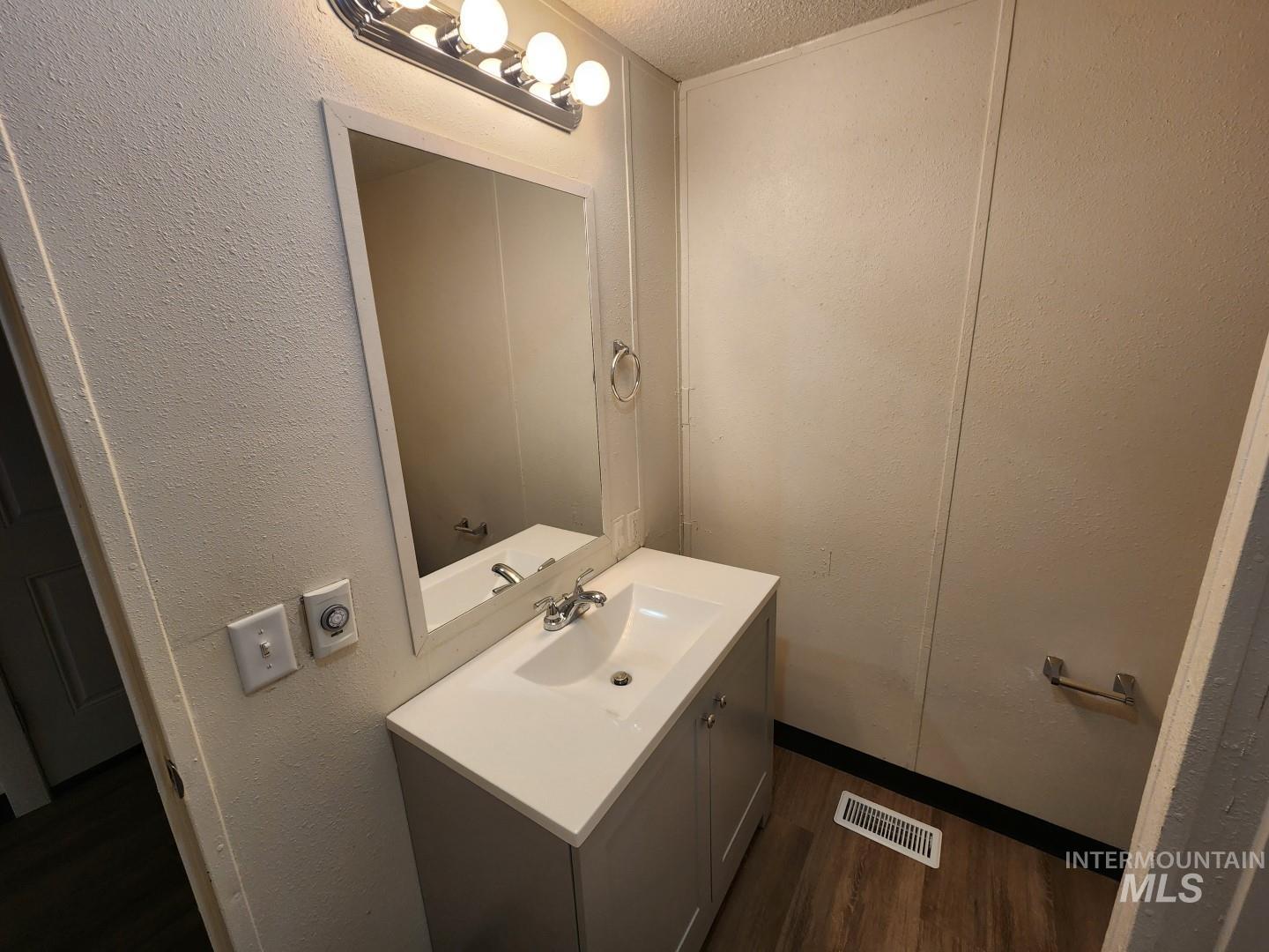 711 4th Ave N Unit: 13