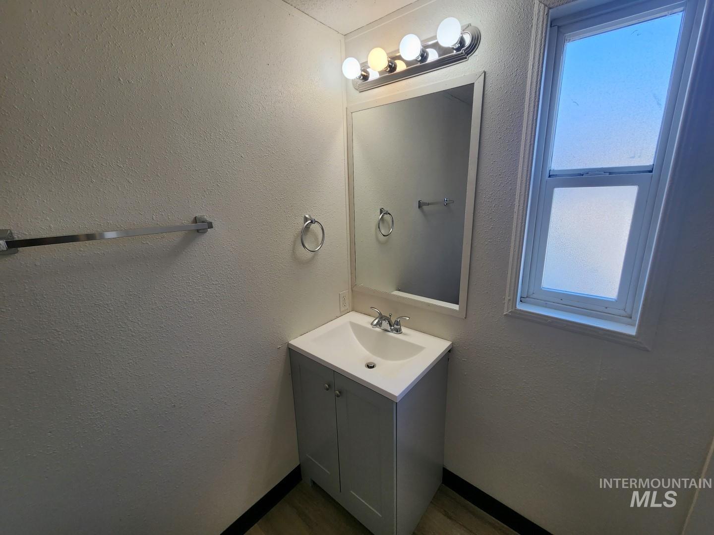 711 4th Ave N Unit: 13