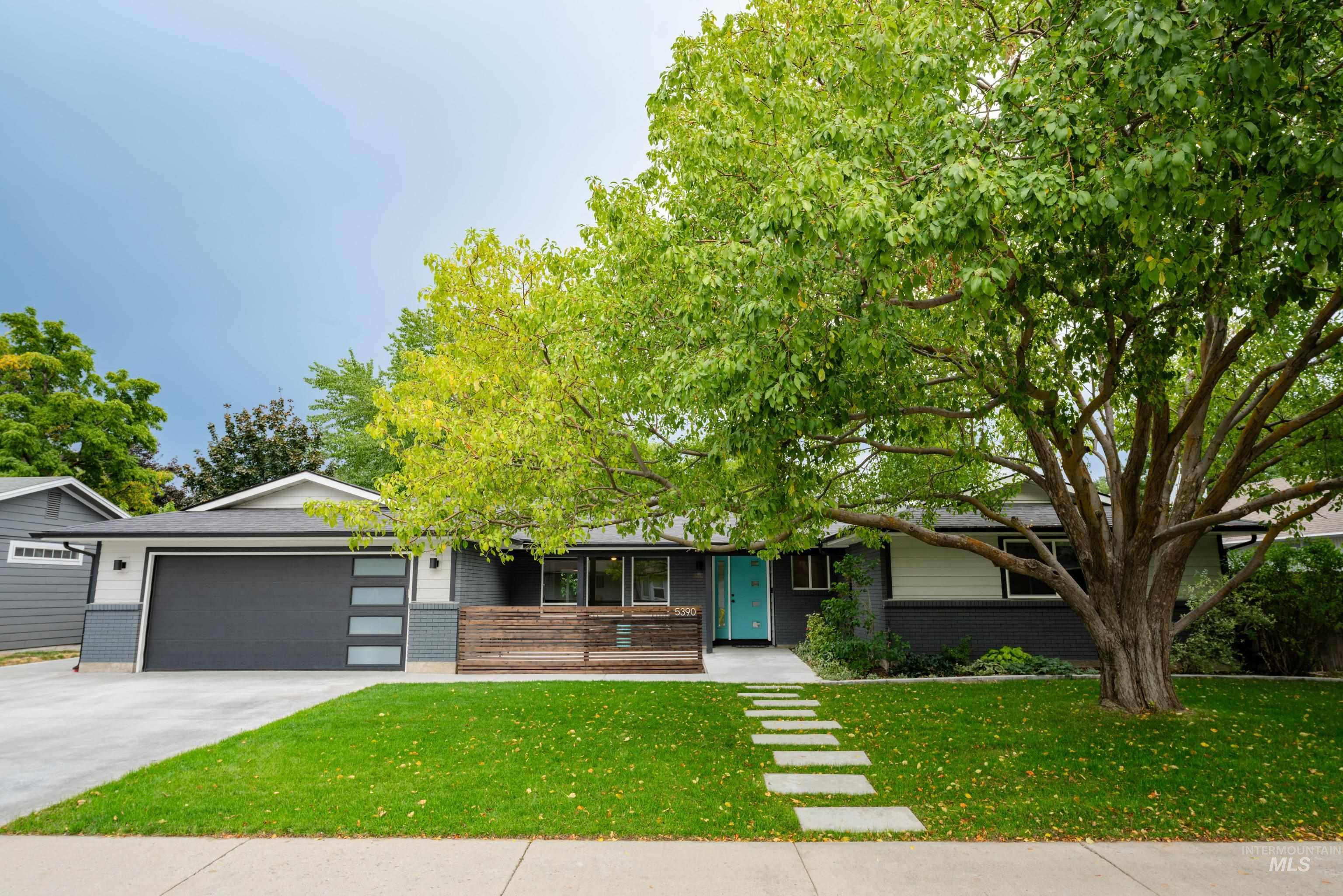 5390 N Creswell Ave
