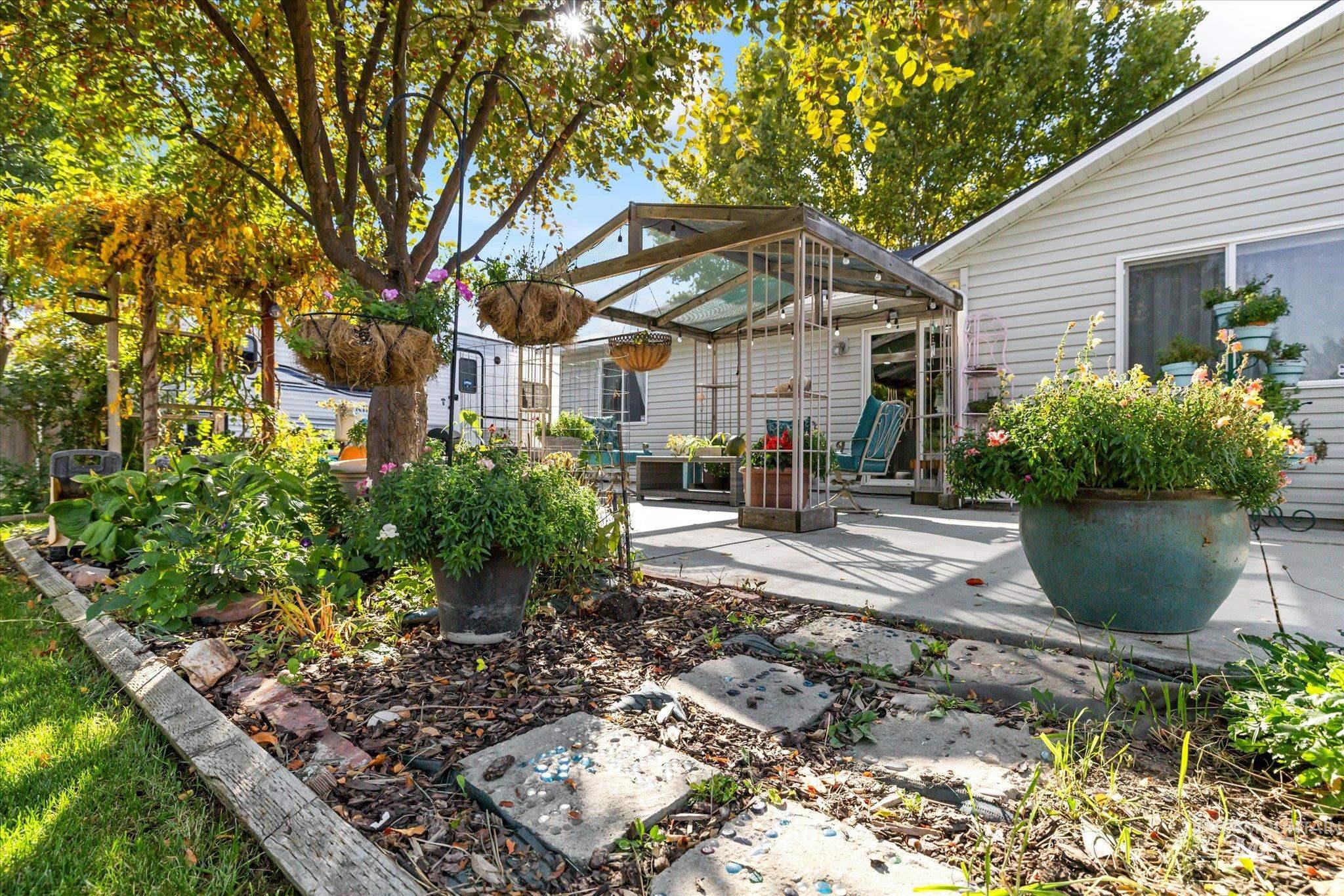 372 E Northridge Dr