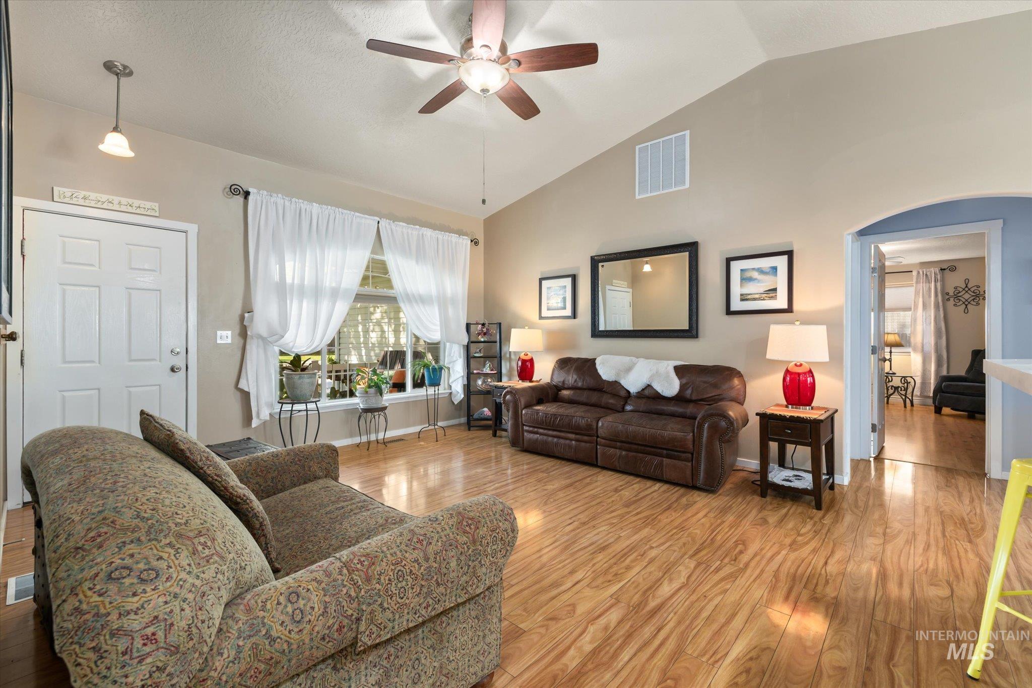 372 E Northridge Dr