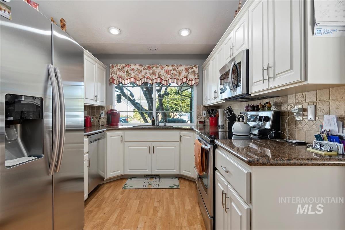 823 E Finch Creek St.