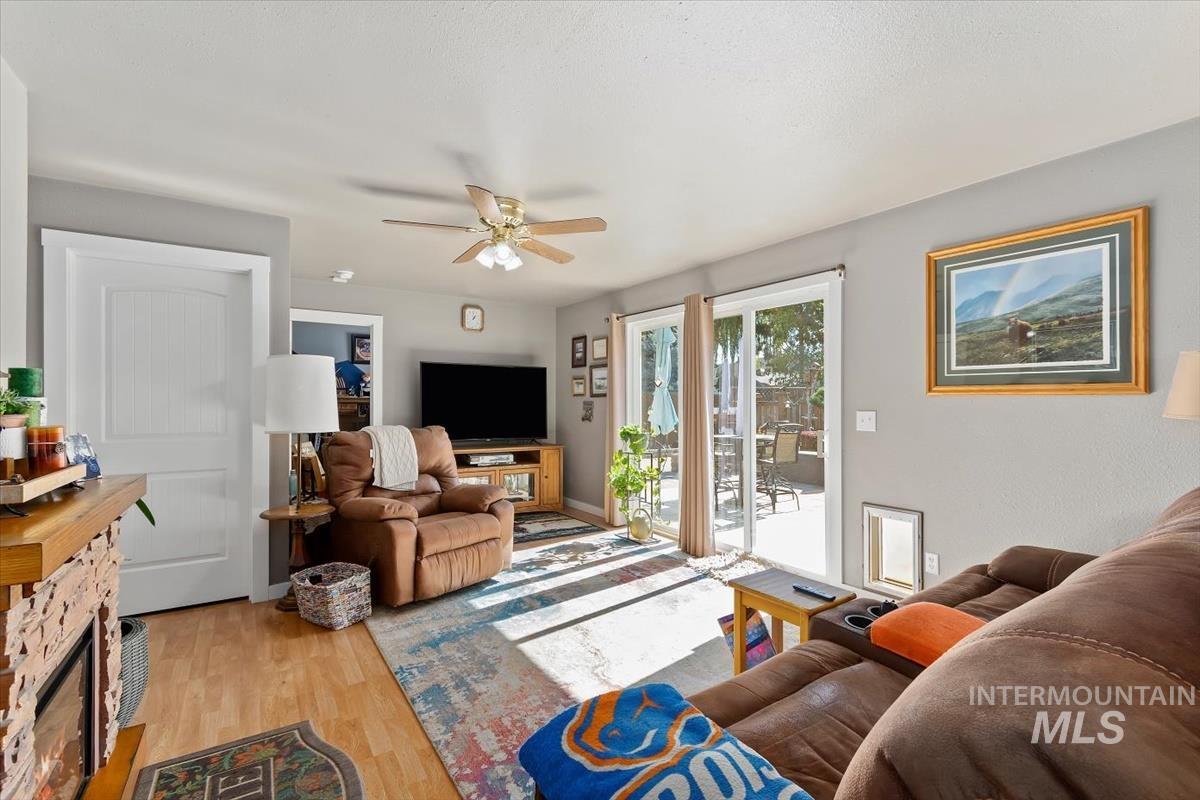 823 E Finch Creek St.