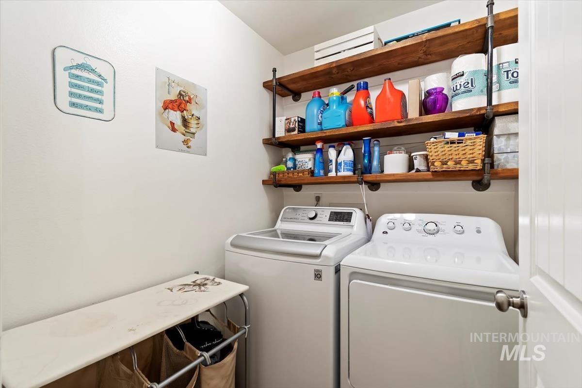 823 E Finch Creek St.