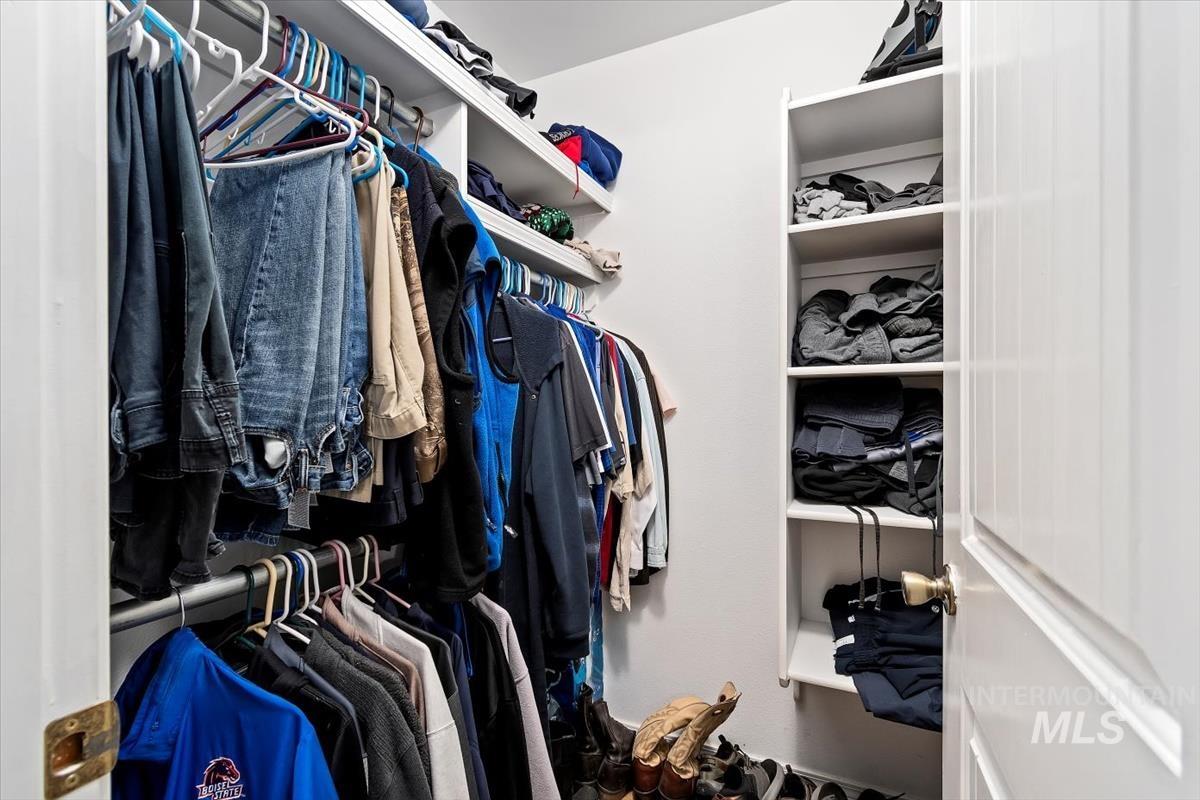 823 E Finch Creek St.