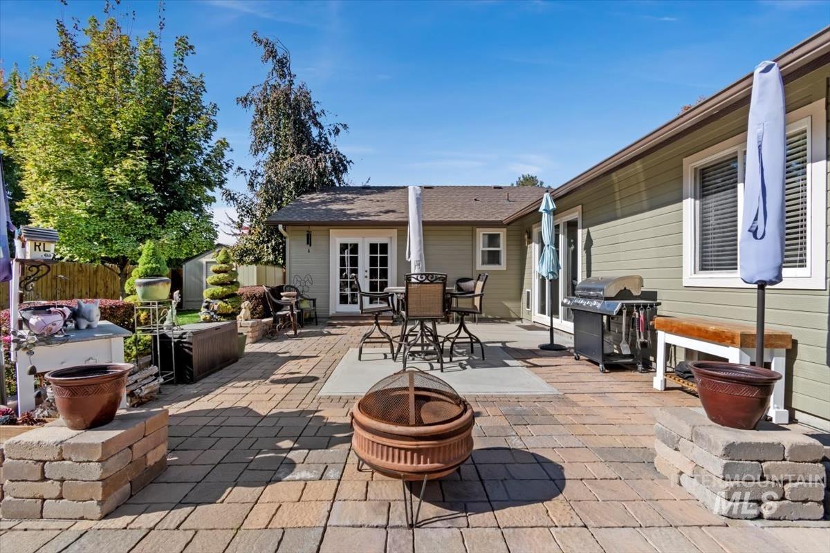 823 E Finch Creek St.