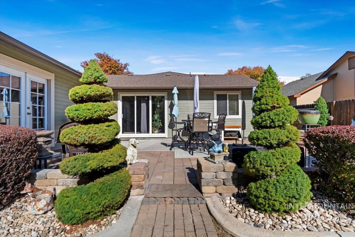 823 E Finch Creek St.