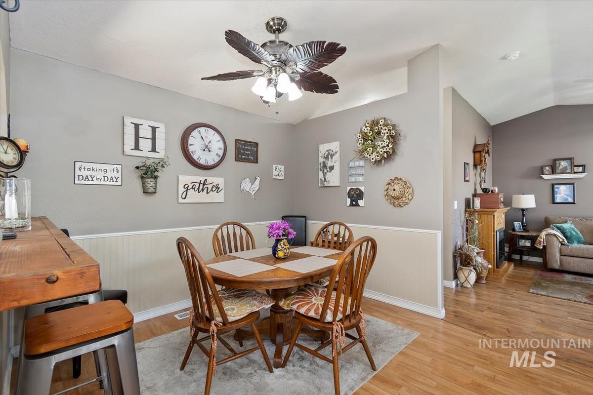 823 E Finch Creek St.