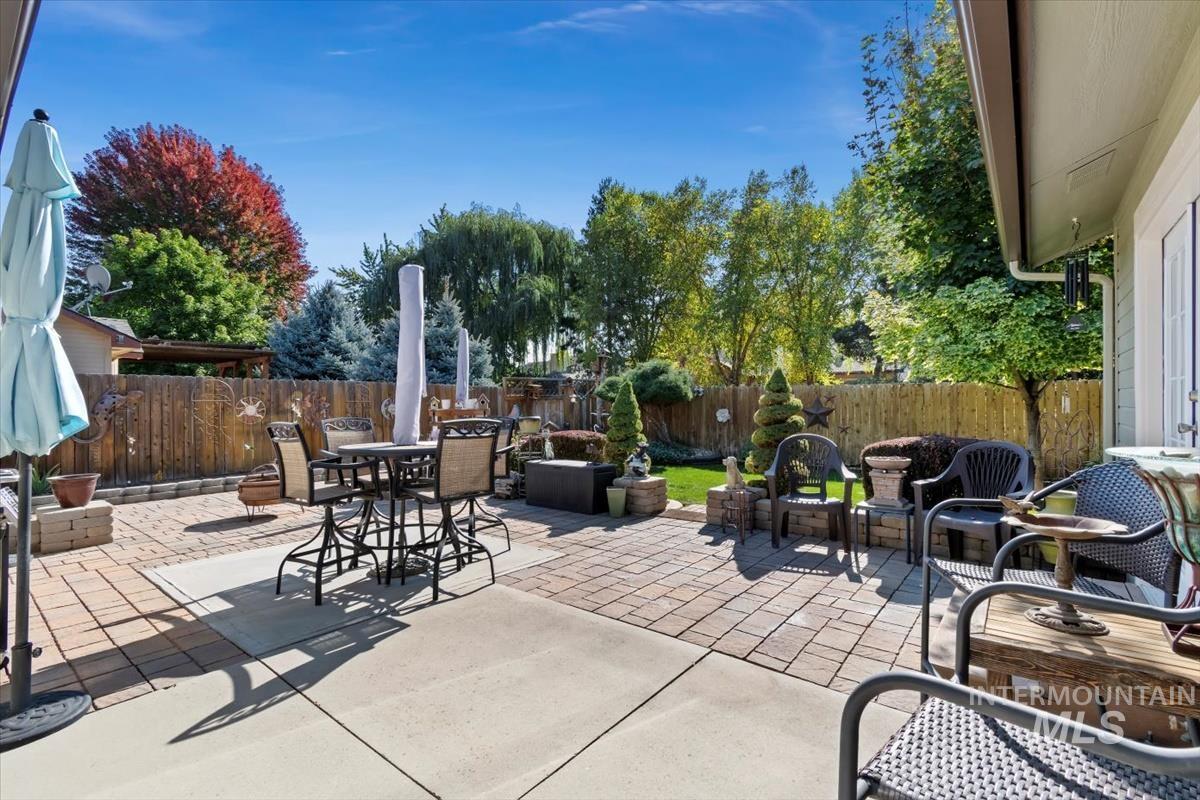 823 E Finch Creek St.