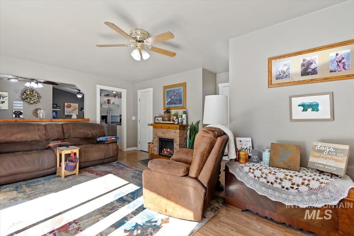 823 E Finch Creek St.