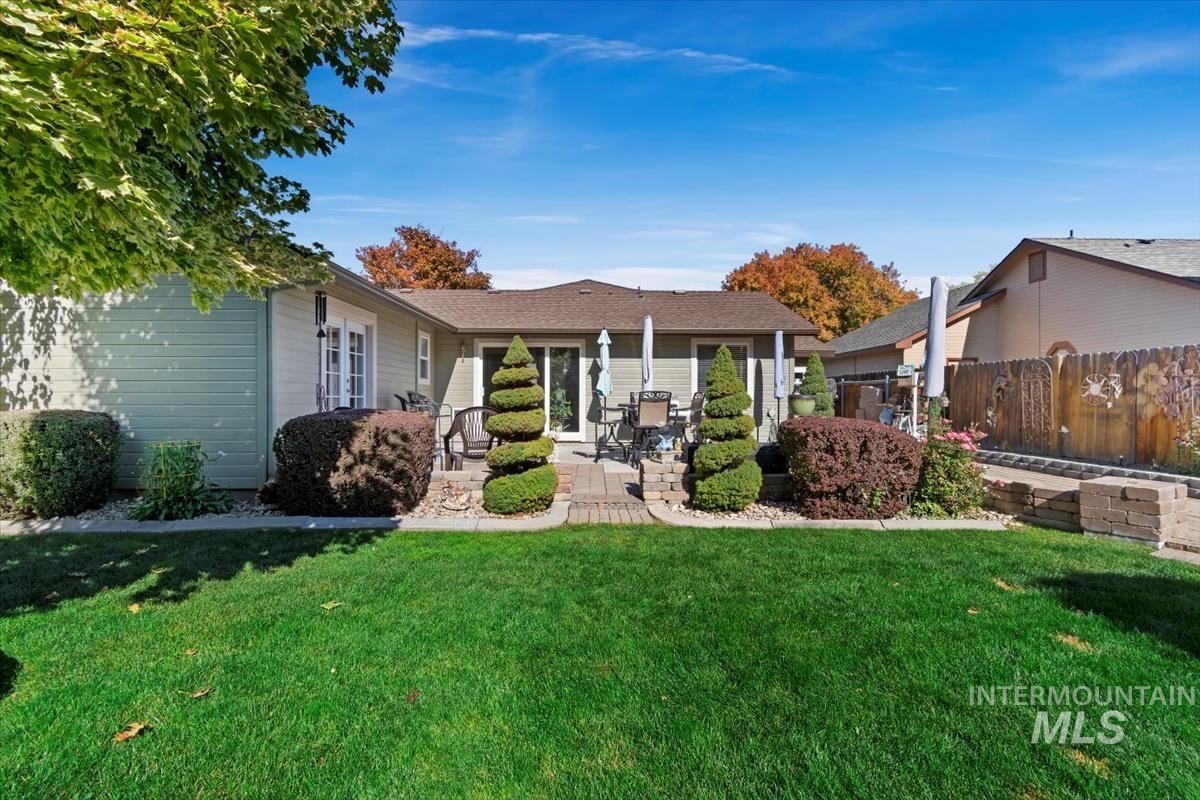 823 E Finch Creek St.