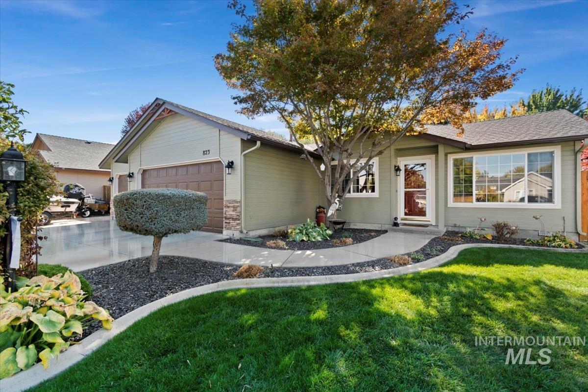 823 E Finch Creek St.