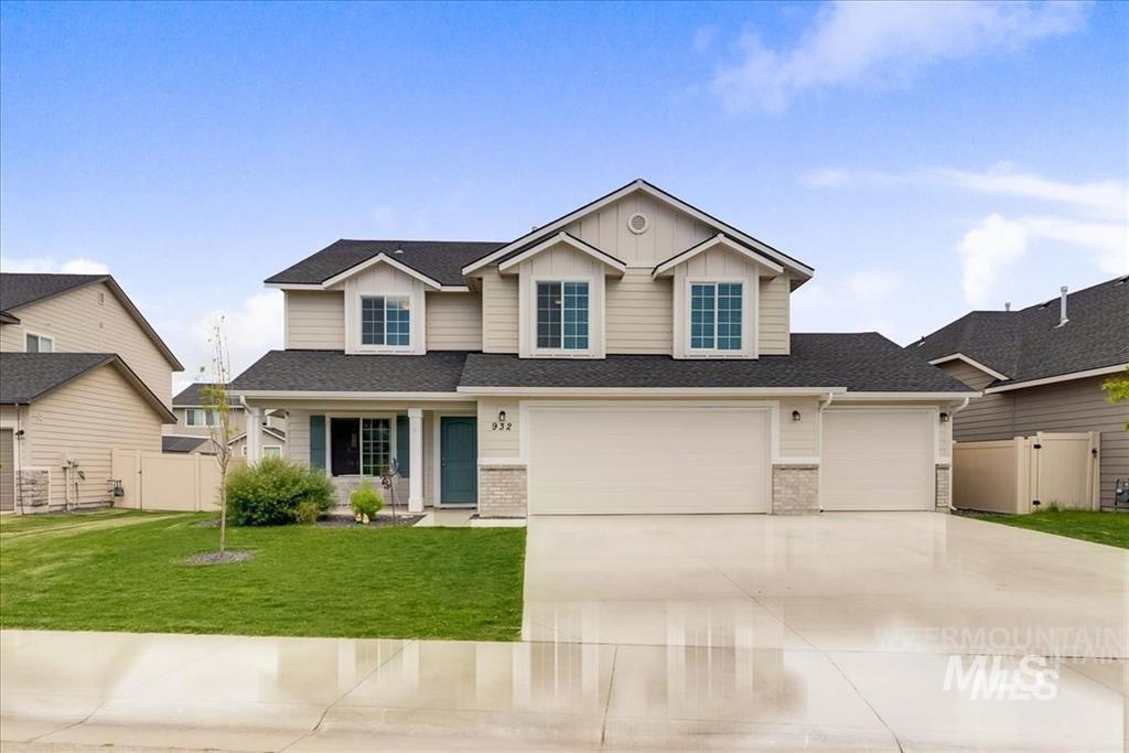 932 N Hidden View Way