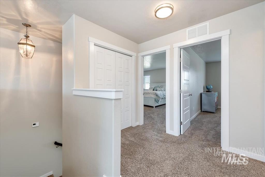 932 N Hidden View Way