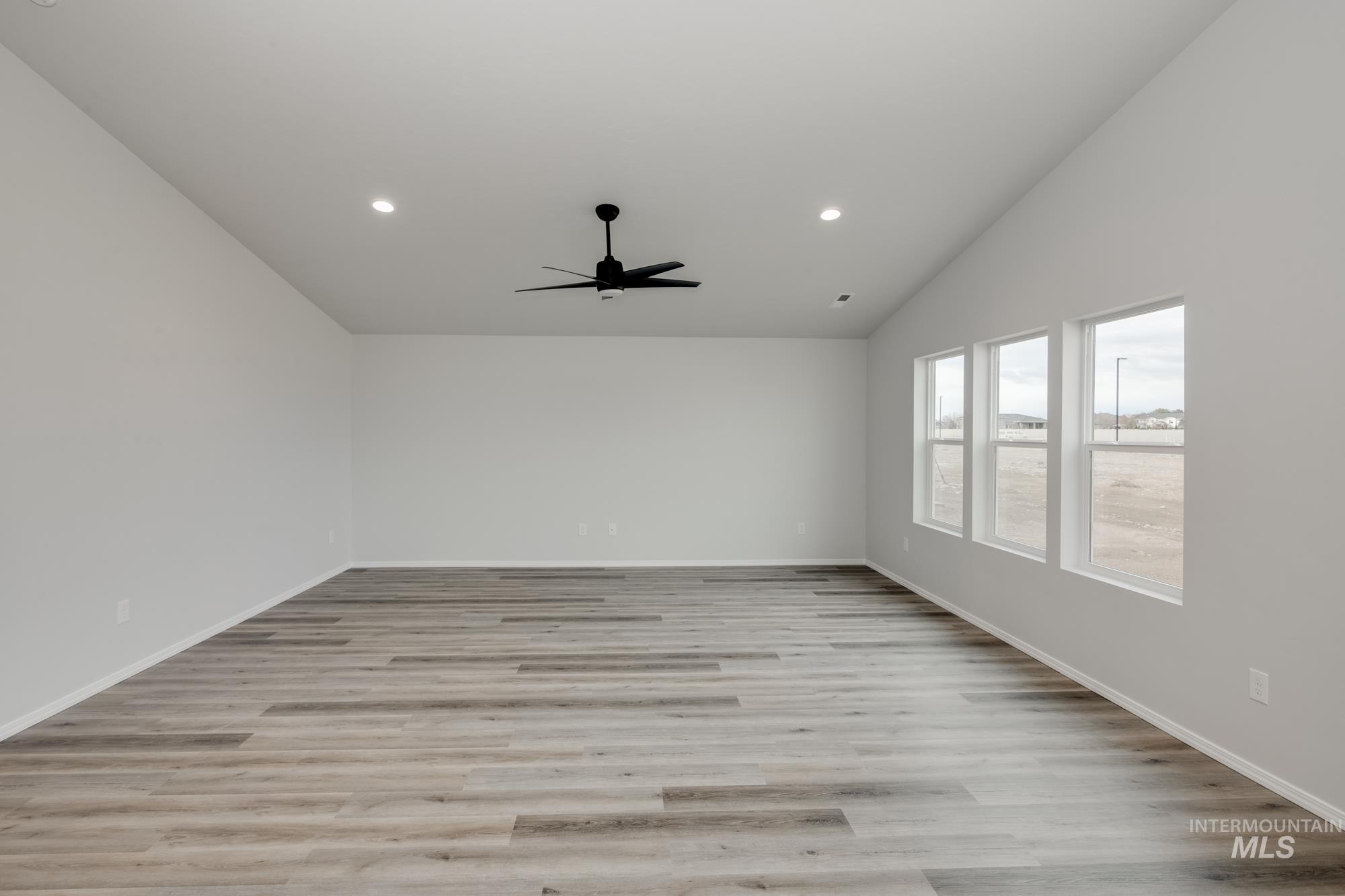 656 W Smoky Quartz St