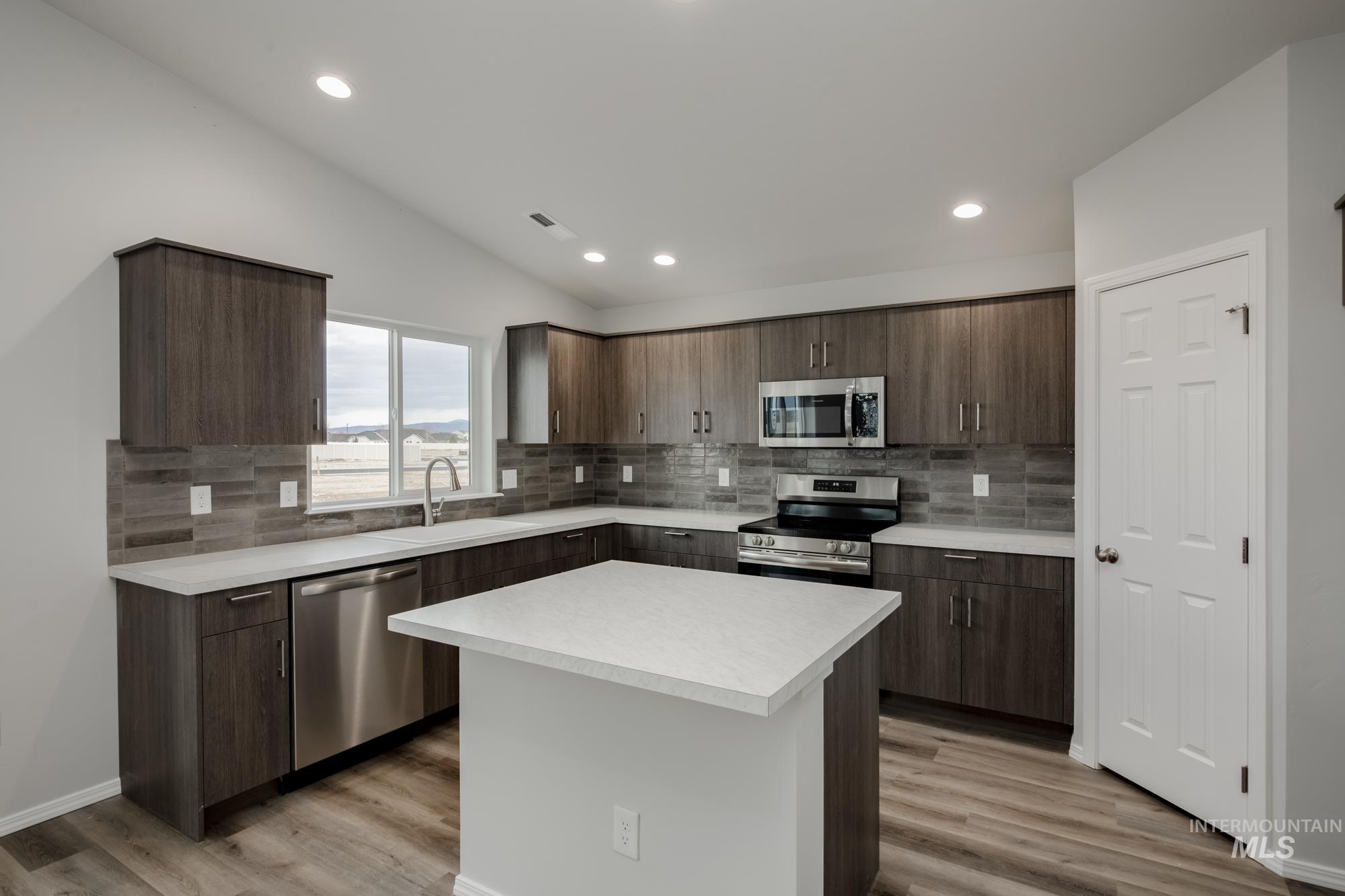 656 W Smoky Quartz St