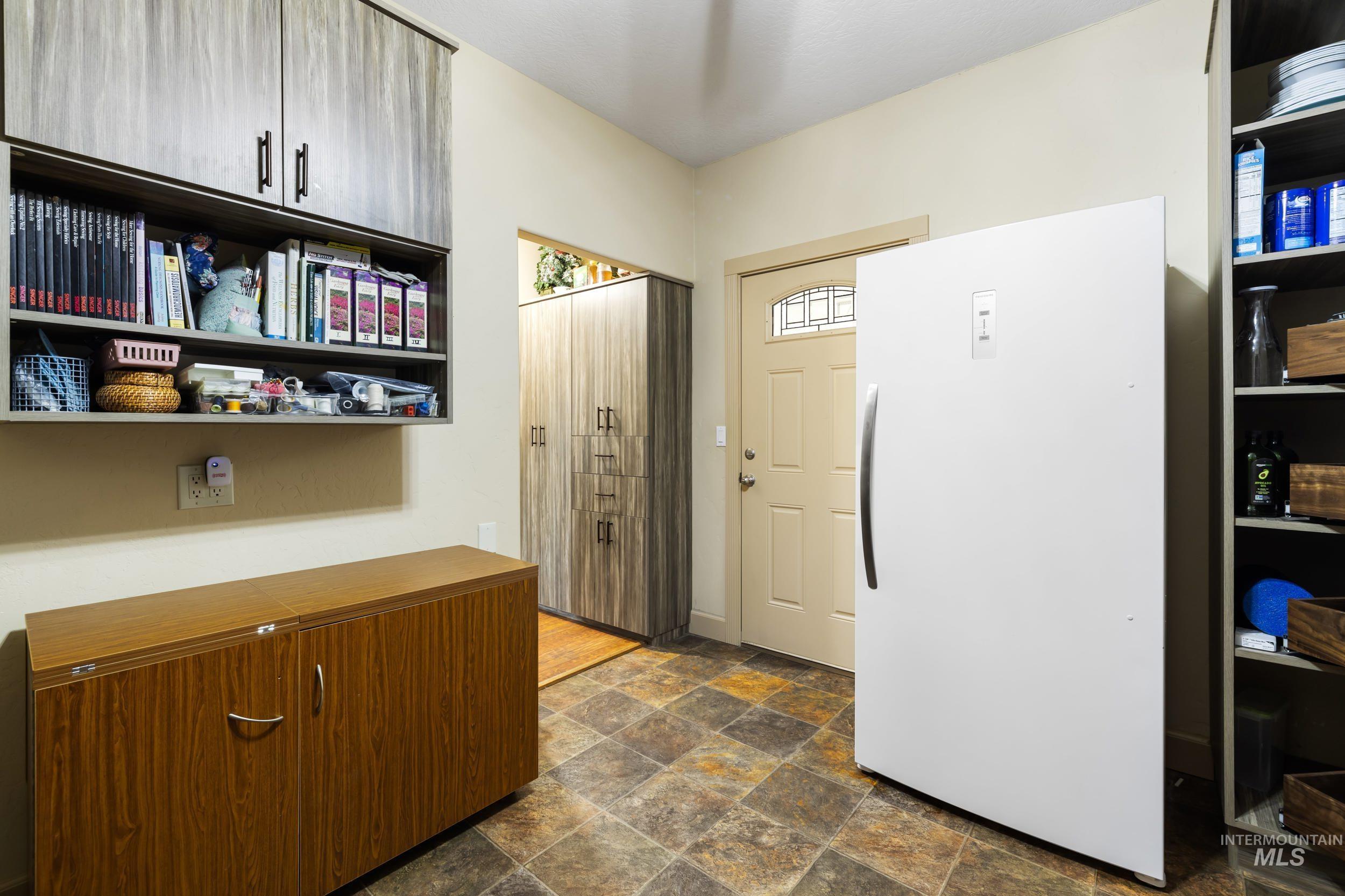 2596 E Summer Dawn St