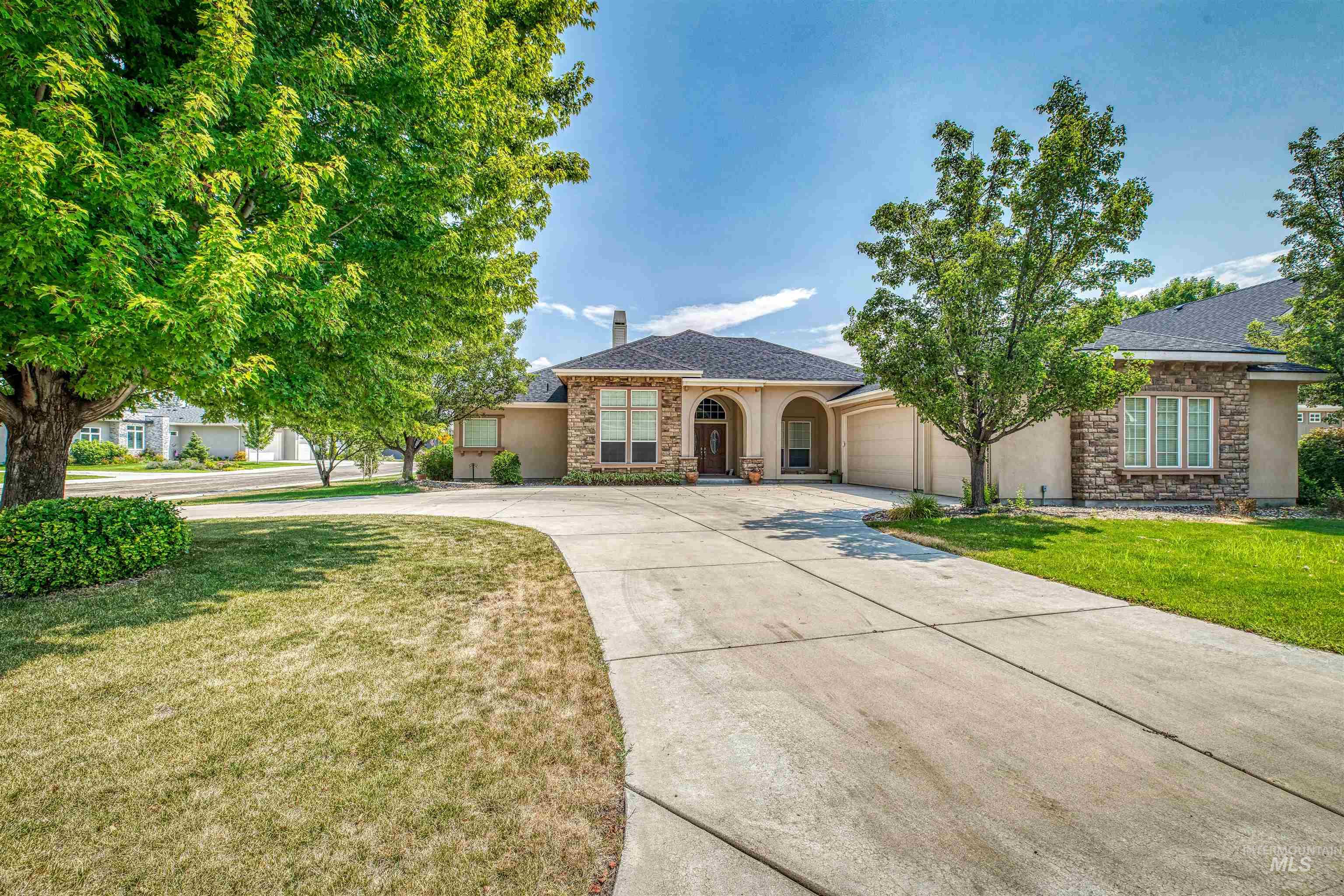 726 N Glen Aspen Way