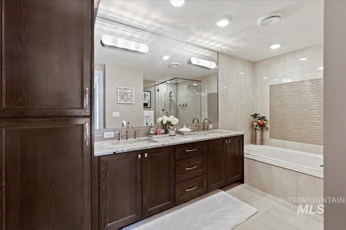 3005 W Crescent Rim Drive Unit: 305