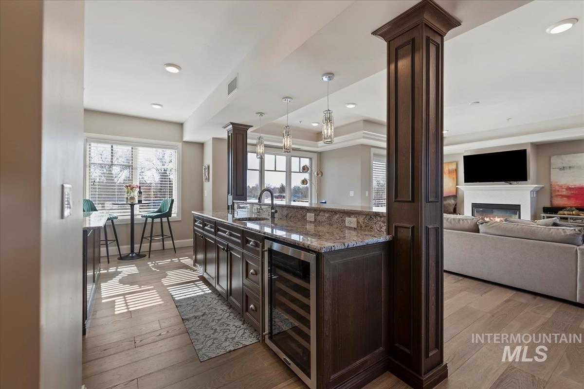 3005 W Crescent Rim Drive Unit: 305