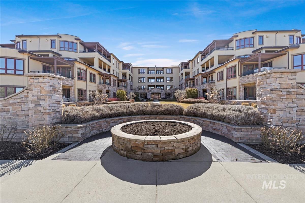 3005 W Crescent Rim Drive Unit: 305