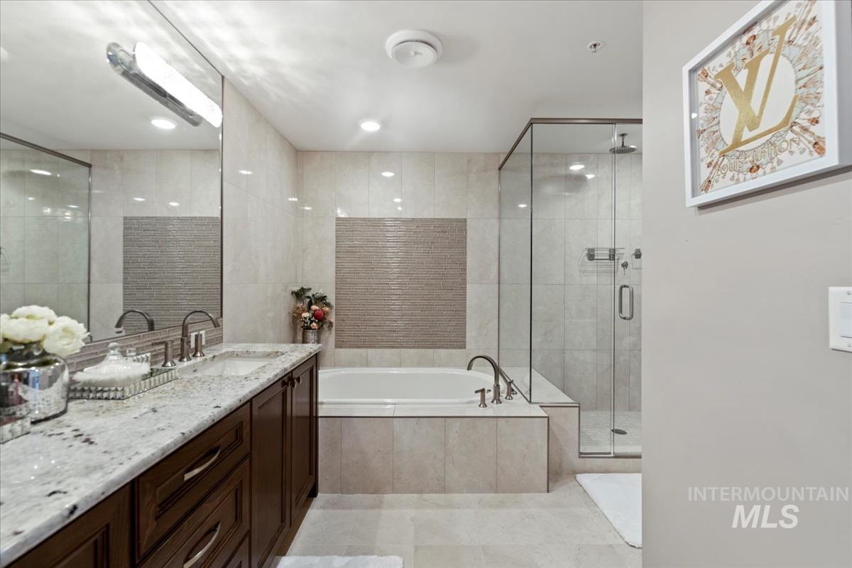 3005 W Crescent Rim Drive Unit: 305