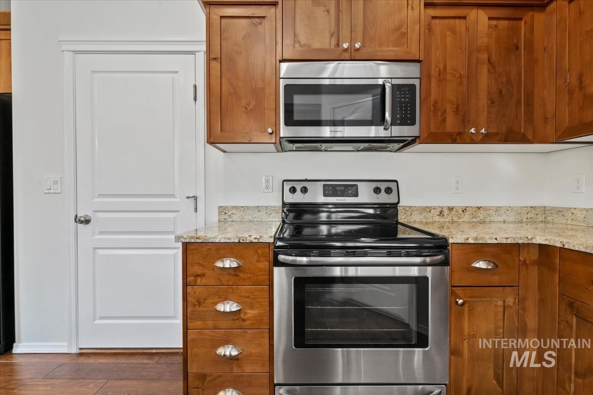 8721 Evening Star Ln.