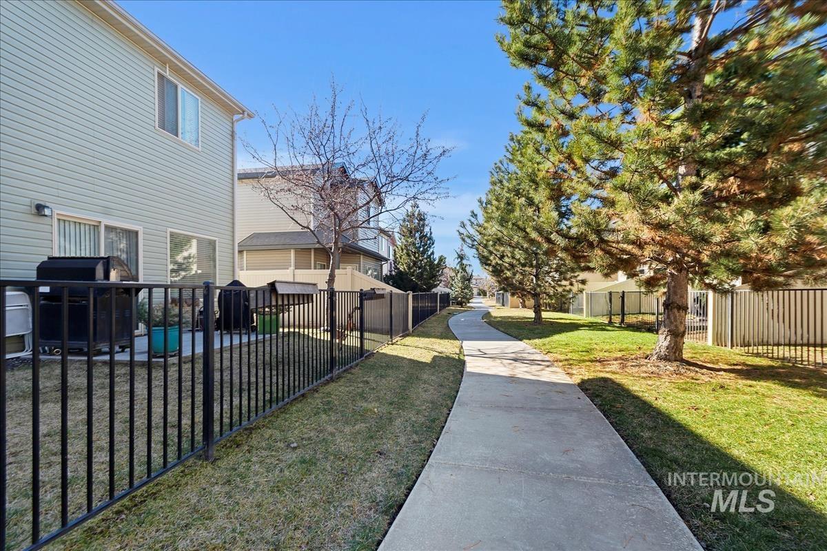 8721 Evening Star Ln.