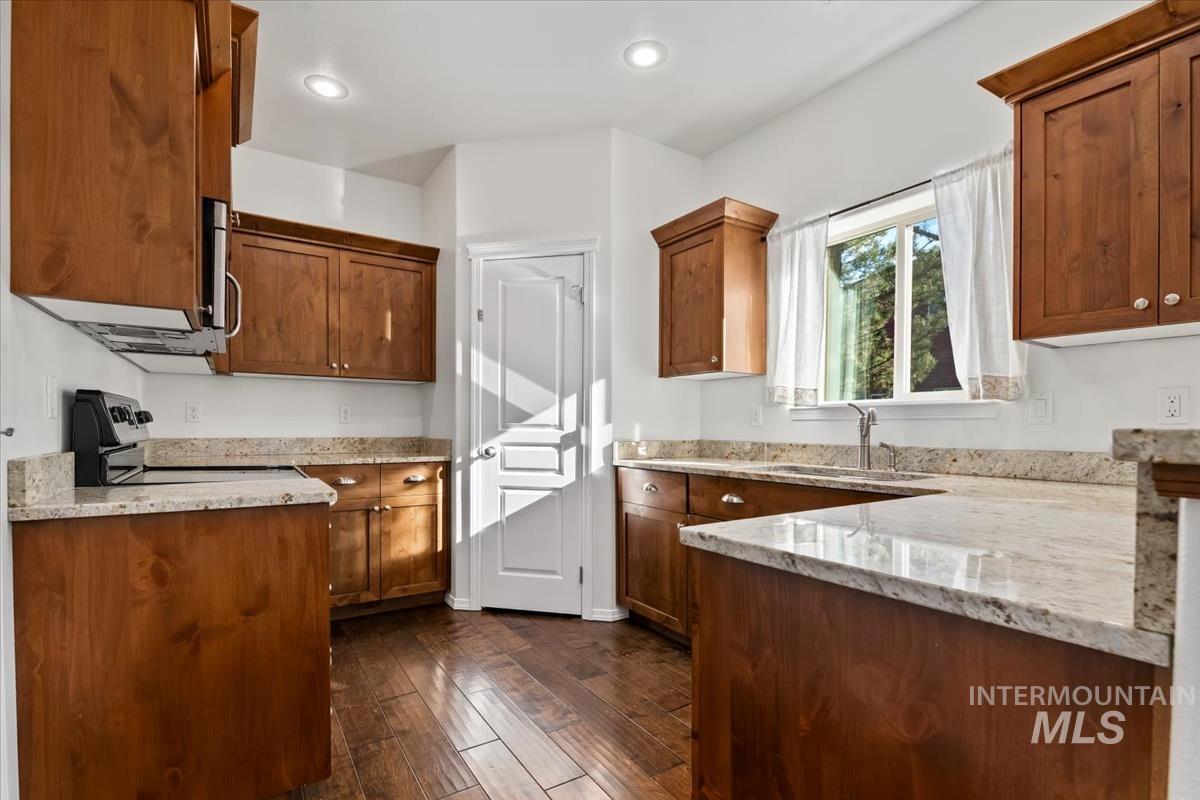 8721 Evening Star Ln.