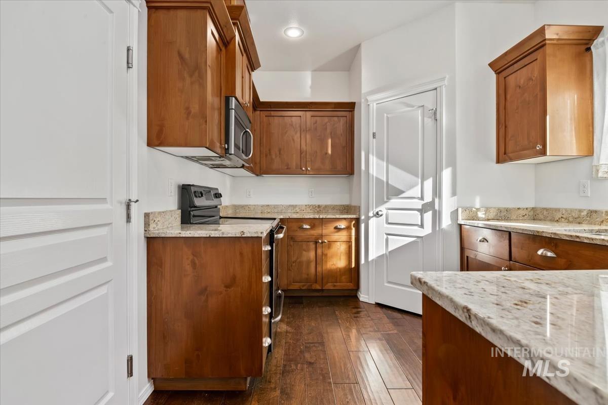 8721 Evening Star Ln.