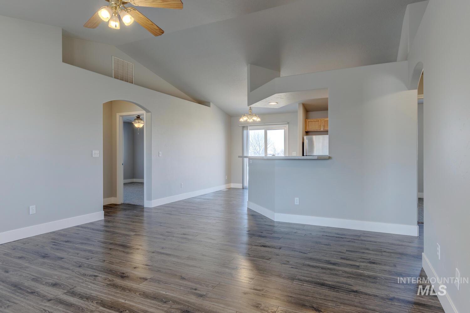 917 N Meadowsweet Ave