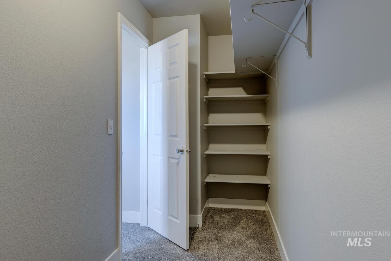 917 N Meadowsweet Ave