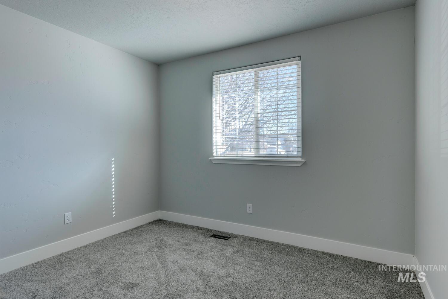 917 N Meadowsweet Ave