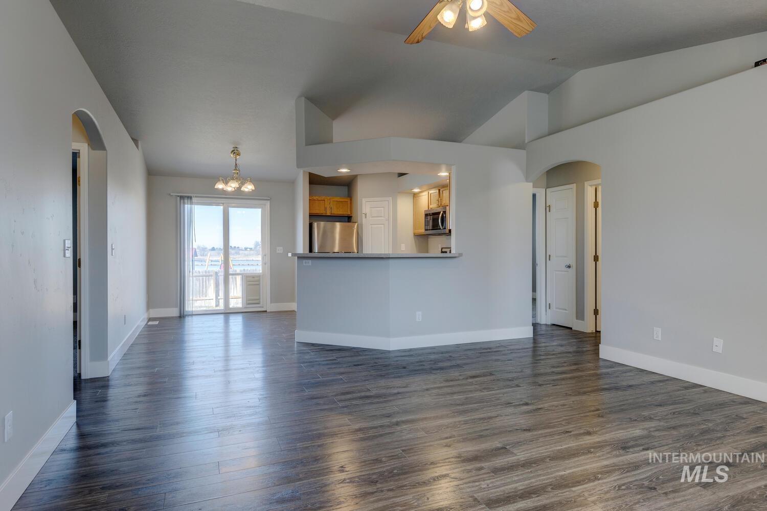 917 N Meadowsweet Ave