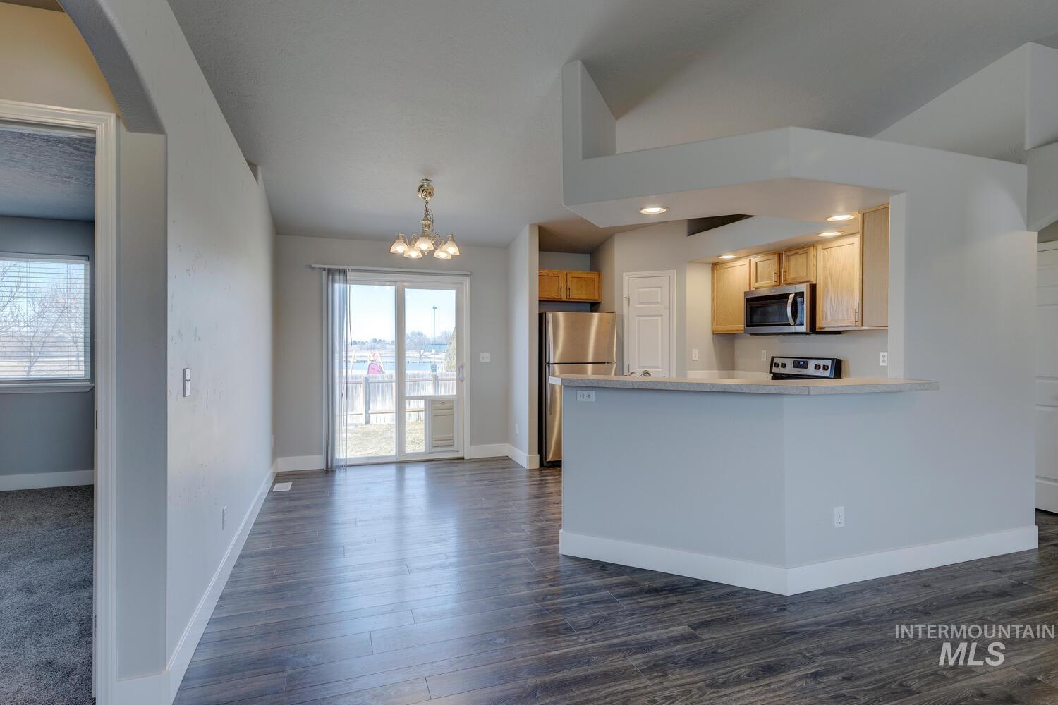 917 N Meadowsweet Ave