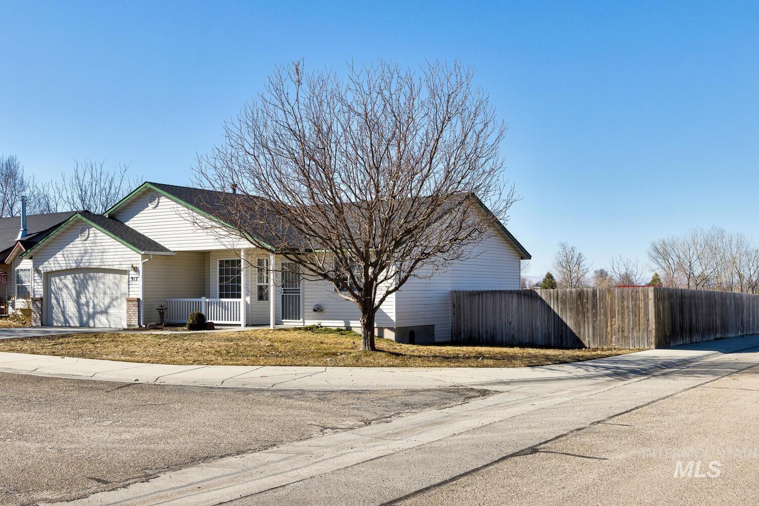 917 N Meadowsweet Ave